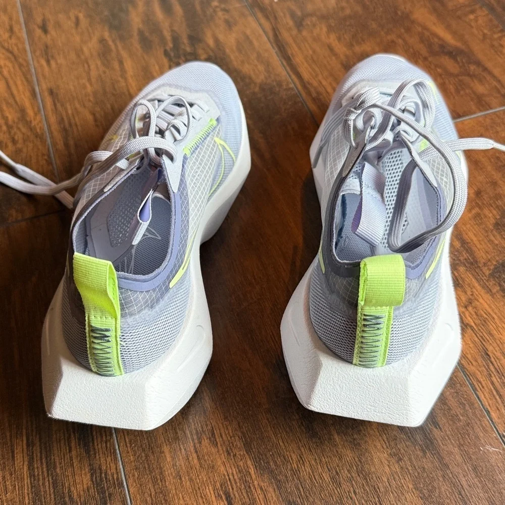 NWOT Nike Vista Lite sneaker size 7 (BL)